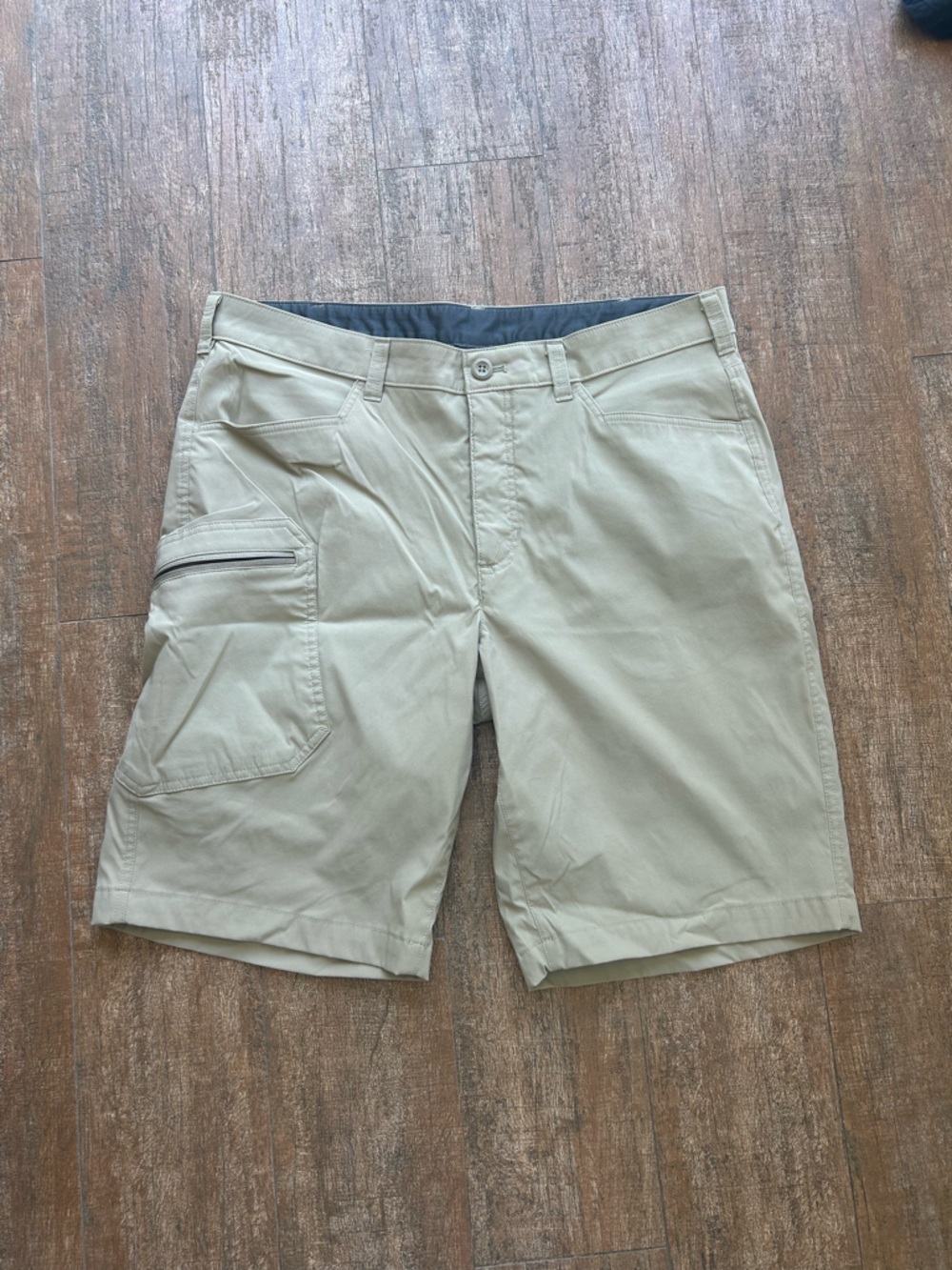 EDDIE BAUER TAN CARGO SHORTS